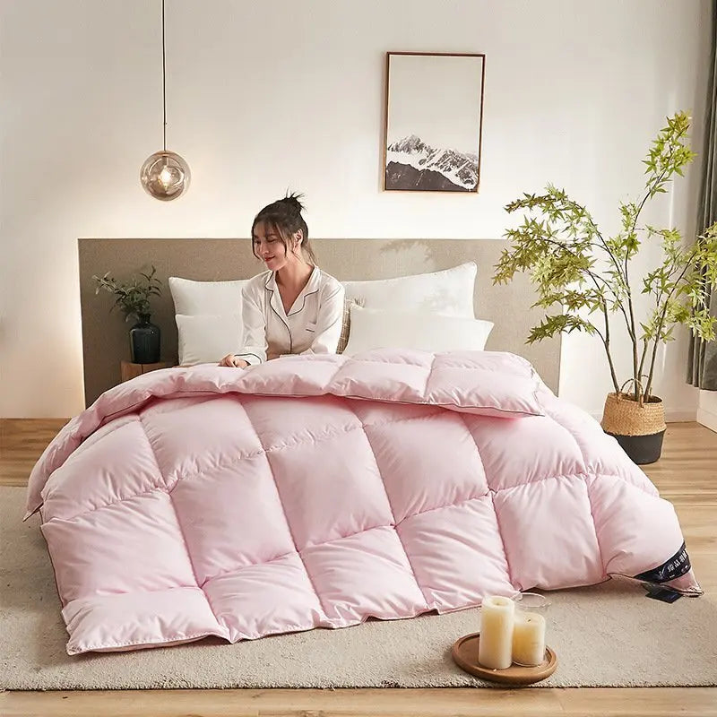 VitaSphere™ CozyDream 95% Goose Down Duvet — Winter Comfort Reimagined.